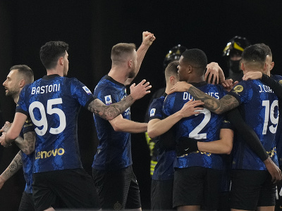 Hráči Interu oslavujú gól 