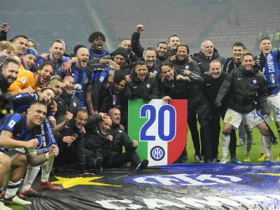 Futbalisti Interu Milána sa radujú zo zisku majstrovského titulu