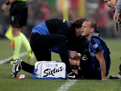 Zranený Wesley Sneijder