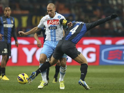 Gokhan Inler a Javier Zanetti