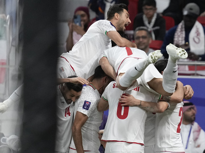 Futbalisti Iránu sa tešia po góle
