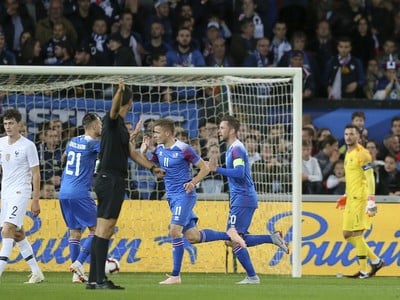 Hráči Islandu sa radujú z gólu