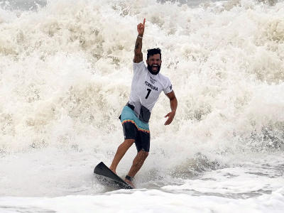 Brazílčan Italo Ferreira sa stal historicky prvým olympijským šampiónom v surfingu
