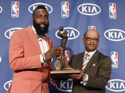 James Harden preberá cenu