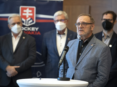 Na snímke mentor metodického oddelenia Ján Filc počas tlačovej konferencie Slovenského zväzu ľadového hokeja (SZĽH) na tému 