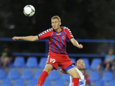 Ján Kalabiška zo Senice (hore) a János Lázok z MTK