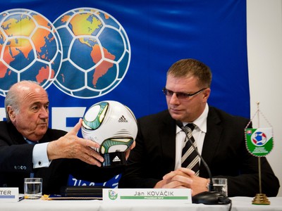 Ján Kováčik a Sepp Blatter