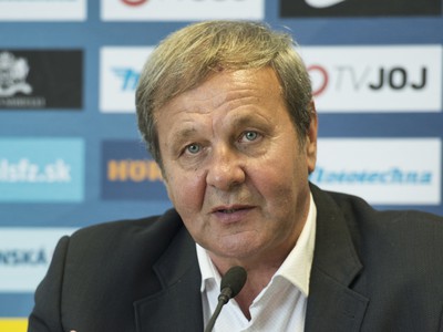 Tréner slovenskej futbalovej reprezentácie Ján Kozák