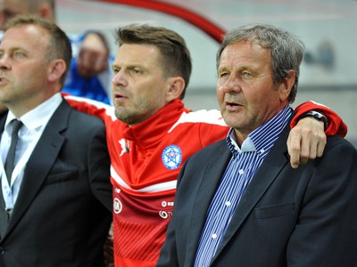 Tréner Slovenska Ján Kozák (vpravo) 