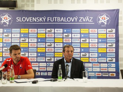 Tréner futbalovej reprezentácie SR Ján Kozák na TB pred medzištátnym prípravným stretnutím s Rumunskom.