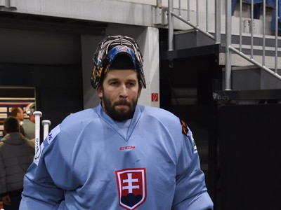 Brankár slovenskej hokejovej reprezentácie Ján Laco počas tréningu