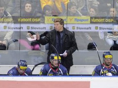 Jan Neliba dáva pokyny