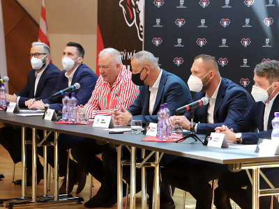 Tlačová konferencia o zmenách vo vlastníckej štruktúre a vo vedení hokejového klubu HC´05 Banská Bystrica