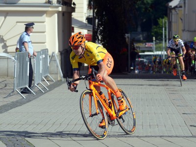 Držiteľ žltého dresu pre najlepšieho pretekára v celkovom poradí Slovinec Jan Tratnik
