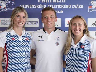 Na snímke slovenskí reprezentanti v atletike Emma Zapletalová (vľavo), Ján Volko (uprostred) a Gabriela Gajanová počas brífingu Slovenského atletického zväzu (SAZ)