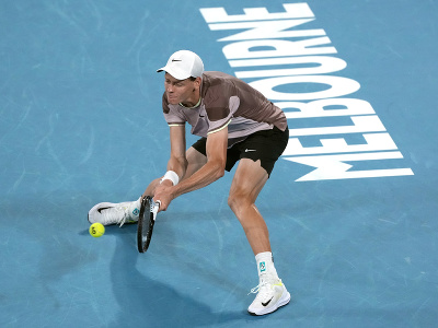 Talian Jannik Sinner počas zápasu druhého kola na Australian Open 2024