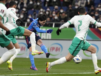 Takumi Minamino strieľa úvodný gól v 32. minúte