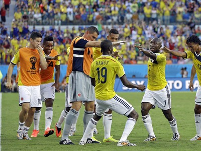 Radosť hráčov Kolumbie z gólu do siete Japonska