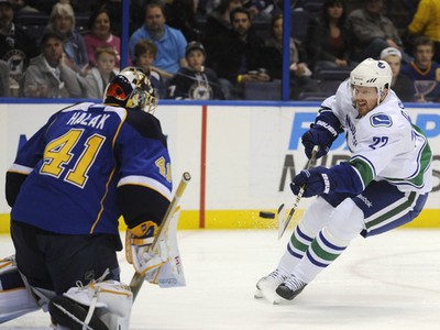 Jaroslav Halák a Daniel Sedin
