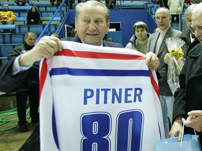 Legendárny československý hokejový tréner