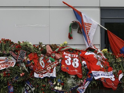 Spomienka na obete tragédie pred štadiónom Lokomotivu