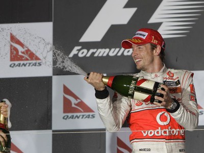 Jensom Button si užíva prvý triumf v McLarene