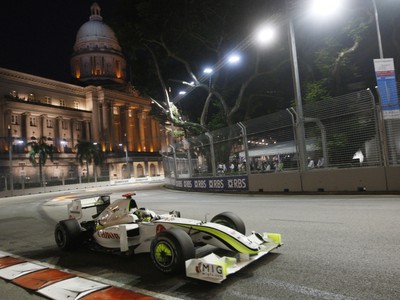 Jenson Button na prvom meranom tréningu pred Veľkou cenou Singapuru.