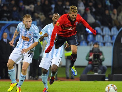 Jeremy Menez letí vzduchom