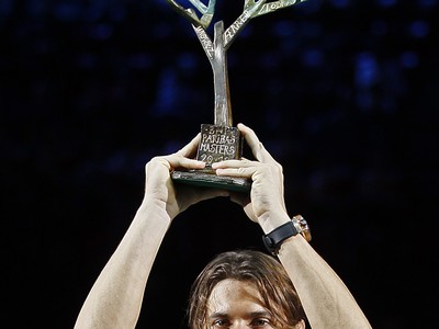 David Ferrer s trofejou pre víťaza