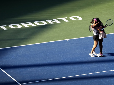 Americká tenistka Coco Gauffová a jej krajanka Jessica Pegulová