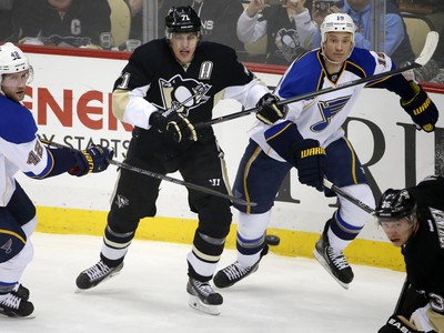 Jevgenij Malkin (v strede)