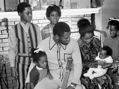 Joe Frazier s manželkou Florence a deťmi
