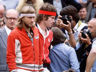 Legendy Björn Borg a John McEnroe po finálovom zápase vo Wimbledone 1980
