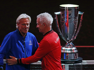 Kapitán výberu Európy Björn Borg (vľavo) a kapitán výberu sveta John McEnroe počas Laver Cupu
