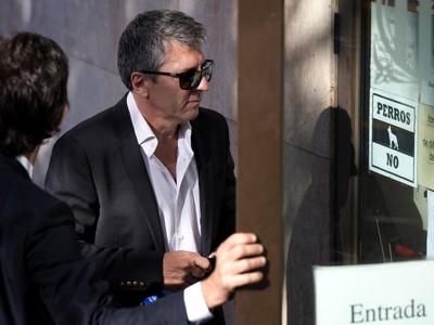 Jorge Horacio Messi prichádza na súd