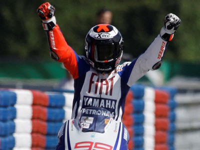 Jorge Lorenzo oslavuje triumf na VC v Brne