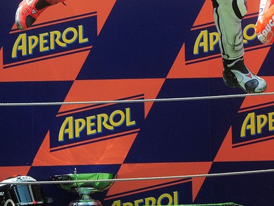 Jorge Lorenzo oslavuje triumf na VC Katalánska