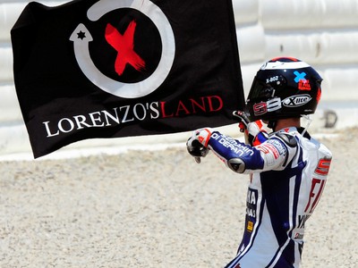 Jorge Lorenzo oslavuje triumf na VC Katalánska