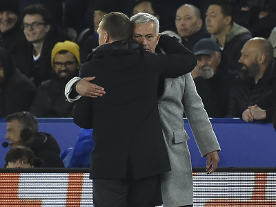 Manažér AS Rím José Mourinho a tréner Leicesteru Brendan Rodgers