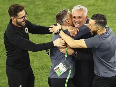 José Mourinho a jeho víťazné oslavy po zisku ďalšej trofeje
