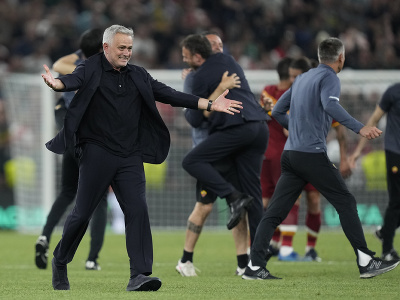 José Mourinho a jeho víťazné oslavy po zisku ďalšej trofeje