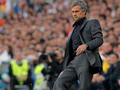 José Mourinho si tiež kopol do lopty