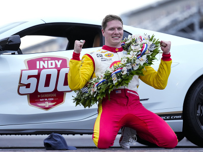 Josef Newgarden sa raduje z triumfu na Indianapolis 500