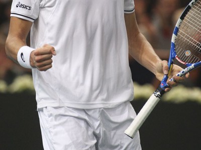 Šťastný Julien Benneteau po výhre nad Federerom