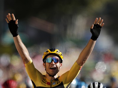 Wout Van Aert  z tímu Jumbo-Visma sa teší po triumfe v 7. etape 107. ročníka Tour de France