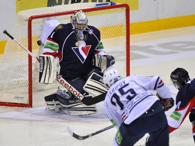 Brankár Miroslav Kopřiva zo Slovana, Danis Zaripov z Metallurga a Juraj Mikúš zo Slovana