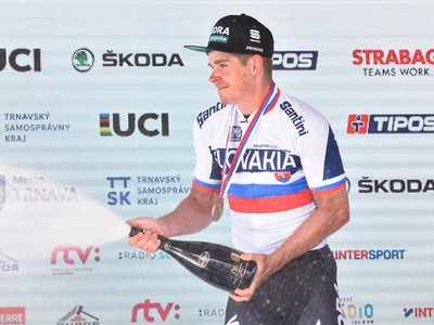 Na snímke slovenský cyklista a majster SR Juraj Sagan oslavuje víťazstvo po skončení hlavnej súťaže kategórie Elite