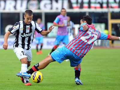 Juventus výhrou v Catanii potvrdil vedúcu pozíciu v súťaži