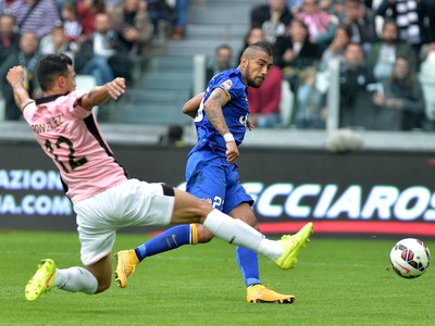 Arturo Vidal strieľa gól Juventusu
