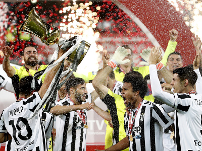 Hráči Juventusu oslavujú triumf v Coppa Italia
